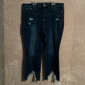 🌞3/$25 Scoop crop flare distressed jeans